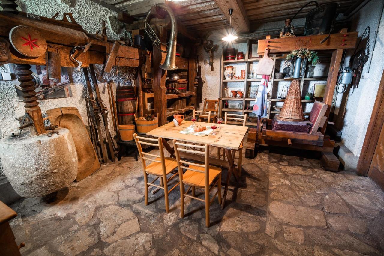 Authentic Countryside Villa With Hot Tub Veliki Kamen Exterior photo